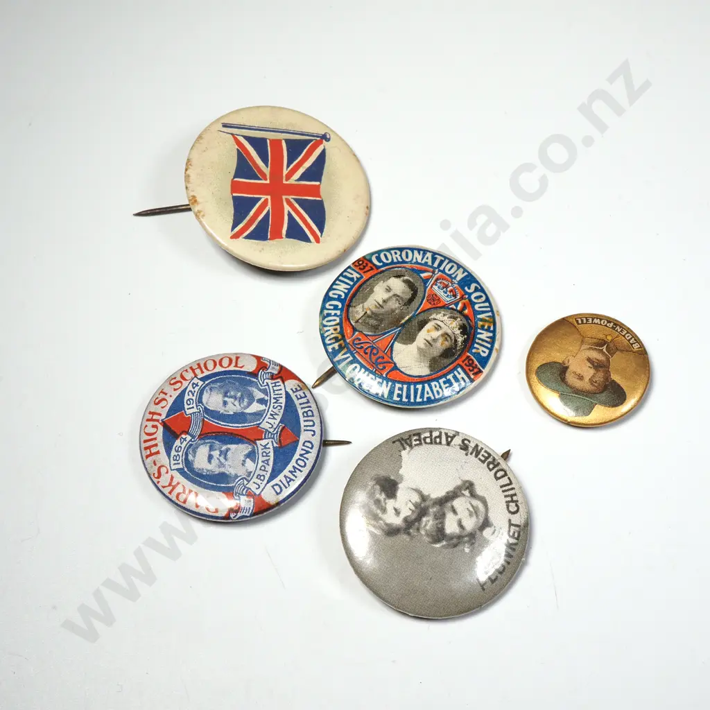 Assorted lot of Patriotic Buttons Image 1++
