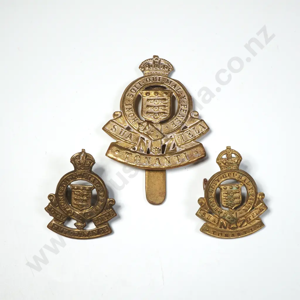 Assorted Lot of Military Badges Image 1++