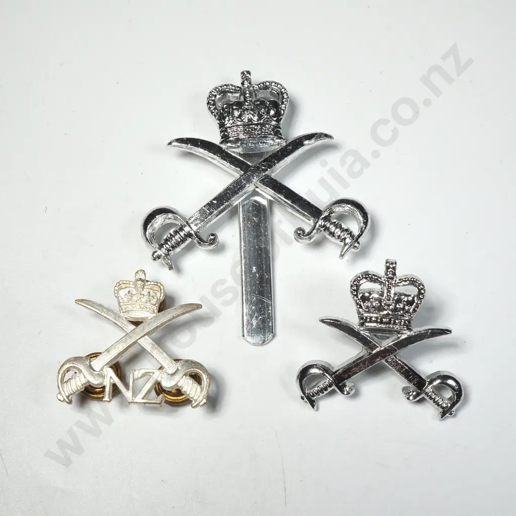 Assorted Lot of Military Badges Image 1++