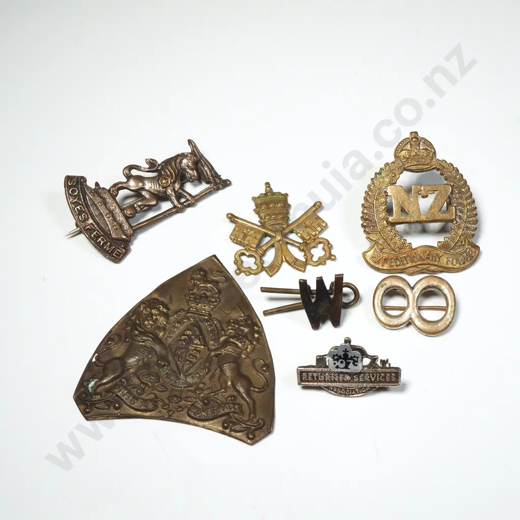 Assorted New Zealand Military Badges Image 1++