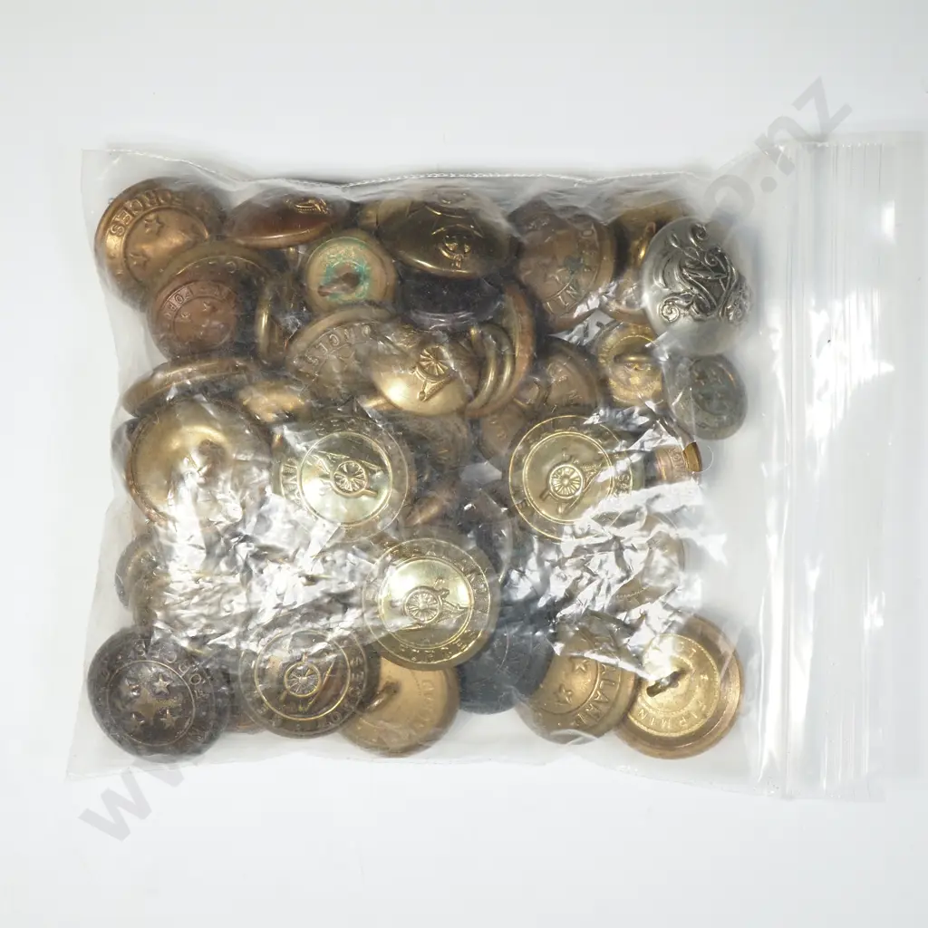Assorted Lot of Mainly New Zealand Military Buttons  Image 1++