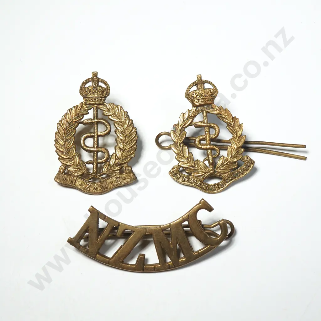 Assorted New Zealand Medical Corps Badges & Collar Tab Image 1++