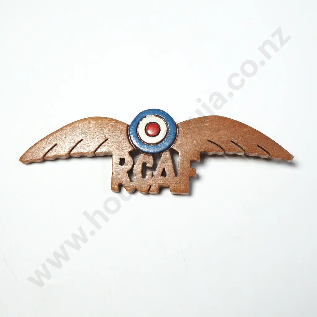 Royal Canadian Airforce Wooden Sweetheart Badge  Image 1++
