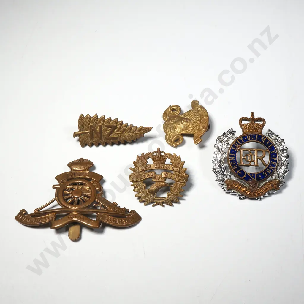 Assorted Lot of New Zealand Military Badges Image 1++