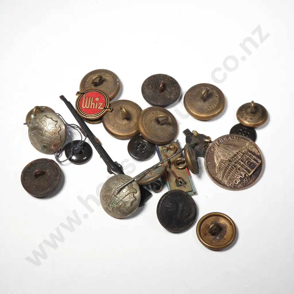 Assorted Military Buttons & Badges Image 1++