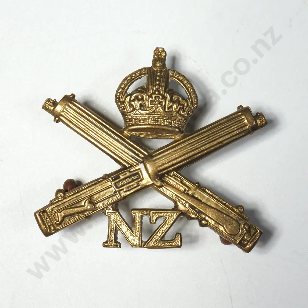 WW1 New Zealand Machine Gun Collar Badge w Stubby Barrels Image 1++