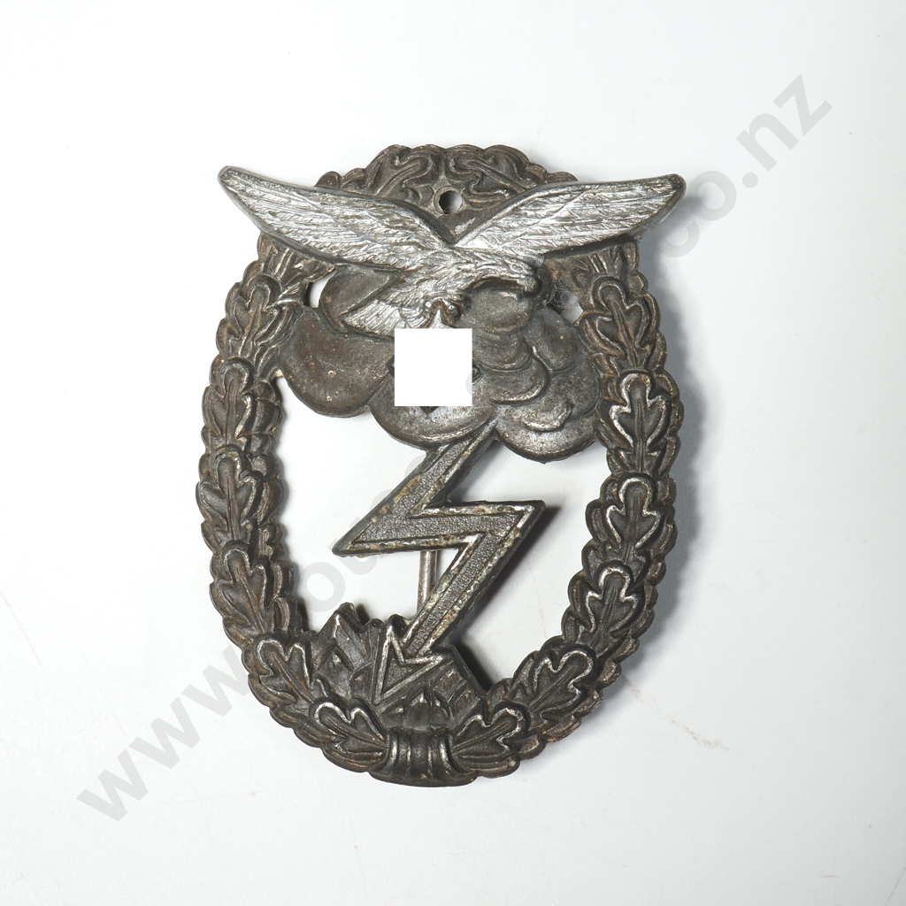 GERMAN WW2 Luftwaffe Ground Assault Badge (Late War Zinc Type) Image 1++