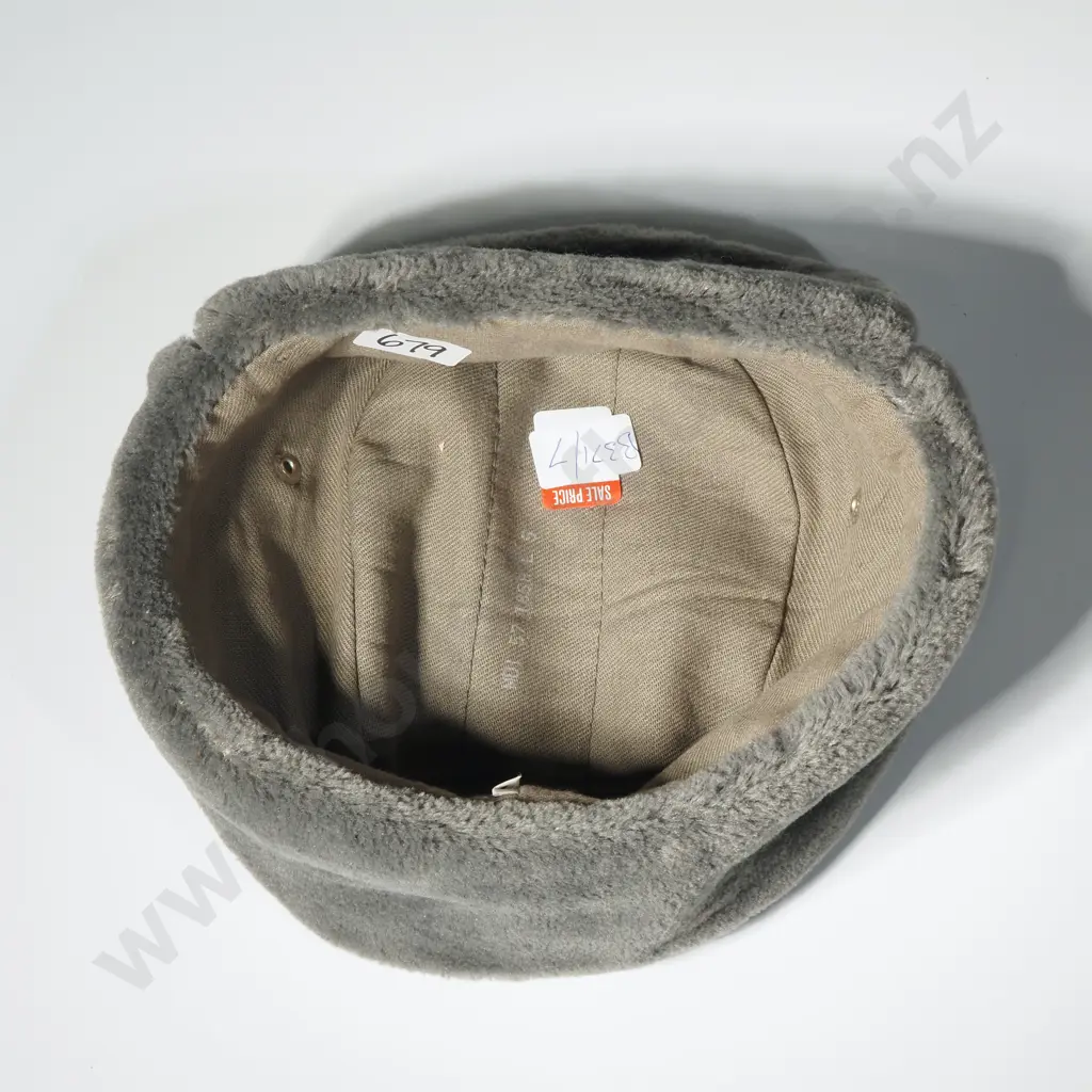 East German Issue Ushanka w Badge Image 1++