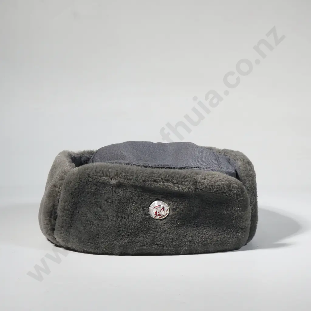 East German Issue Ushanka w Badge Image 1++