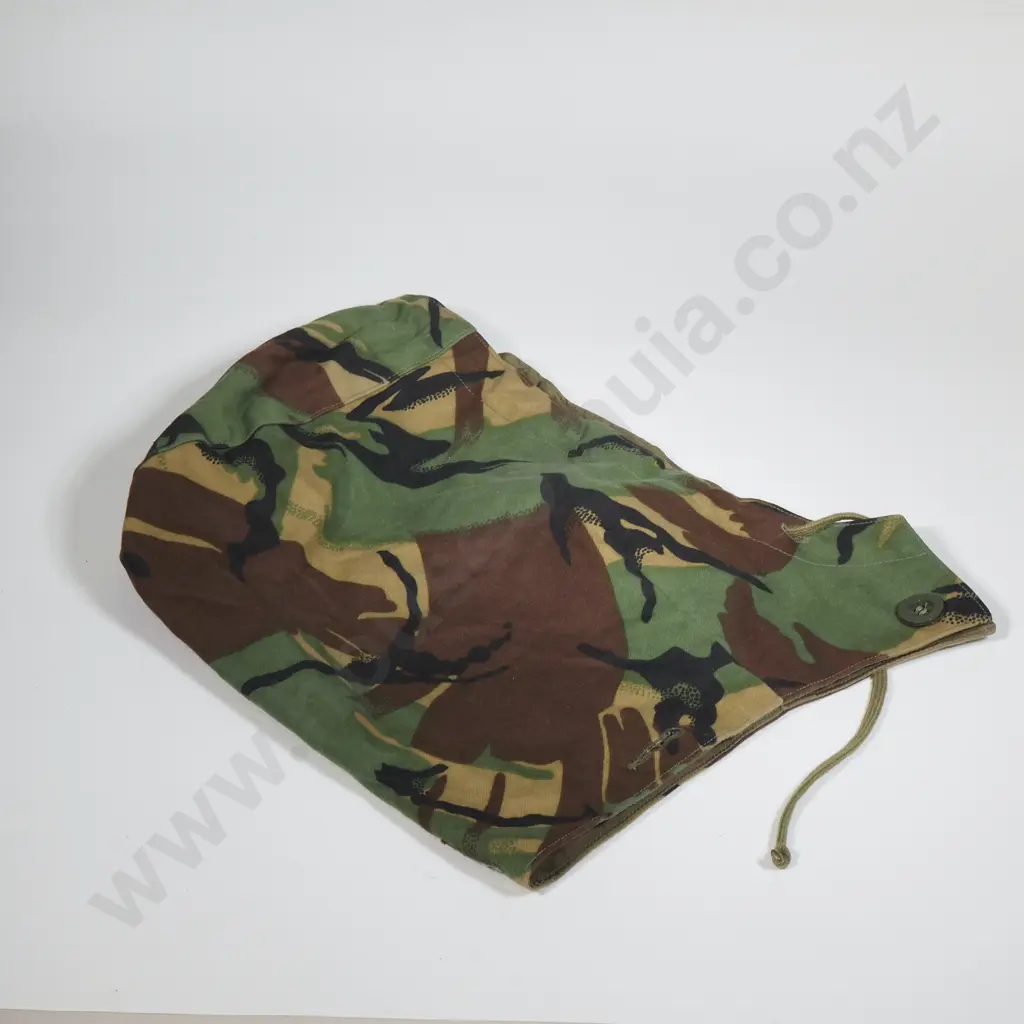 1980 NZ Defence Camo Parka Hood. Image 1++