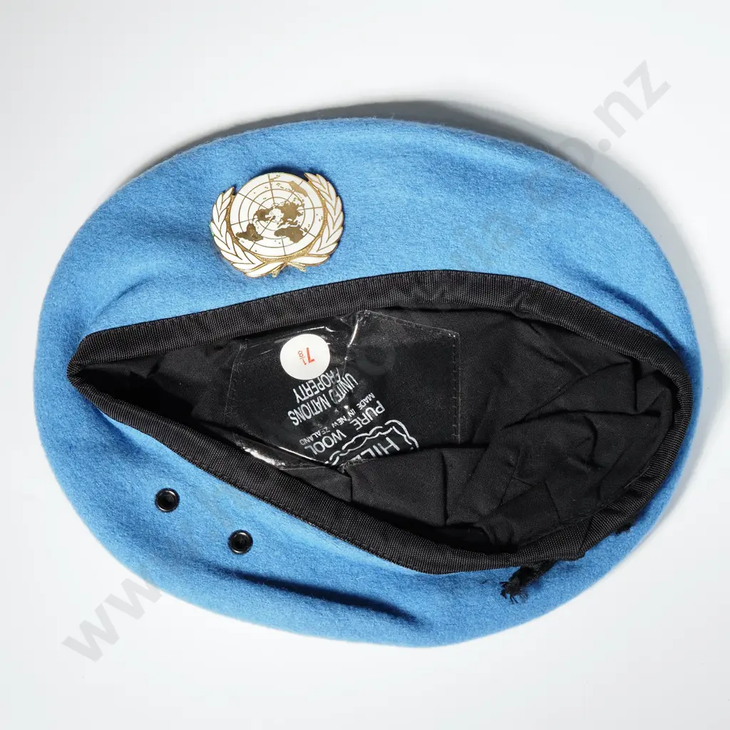 UN Blue Beret with Metal Badge Plus UN Nylon Flag (Ex Bosnia – Circa 1995) Image 1++