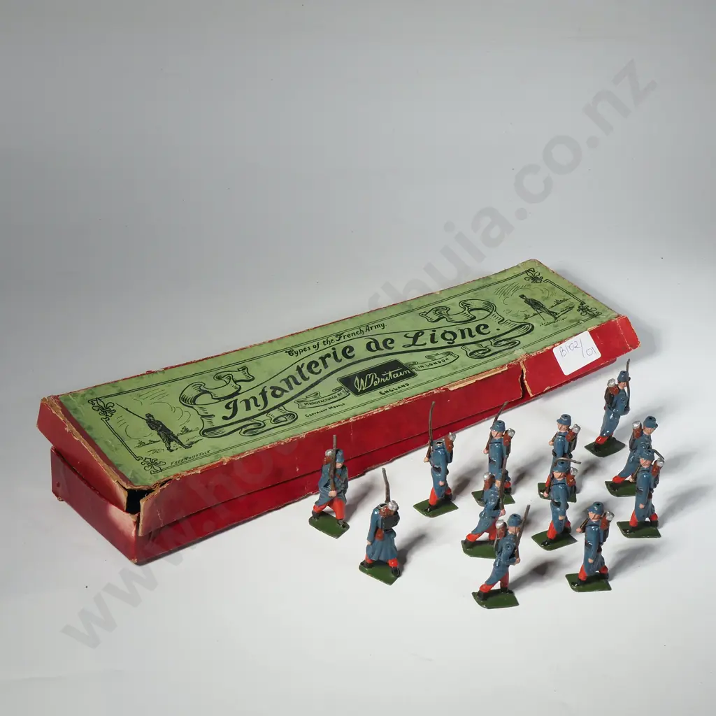 Twelve Vintage Britains "French Infanterie de Ligne' Lead Toy Soldiers in Original Box A/F Image 1++