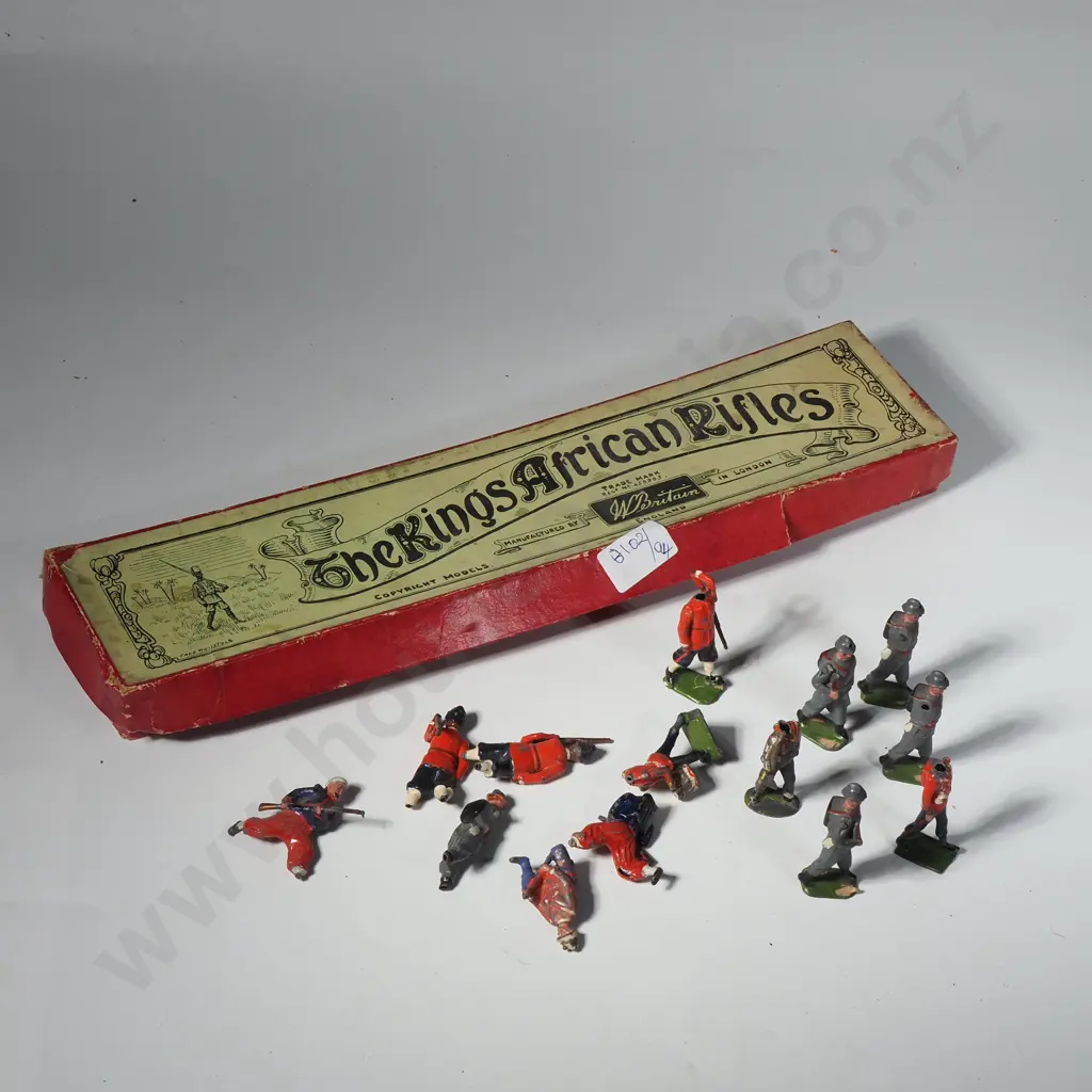 Assorted Lot of Twelve Damaged Vintage Britains Lead Toy Soldiers& Parts in Original Box Image 1++