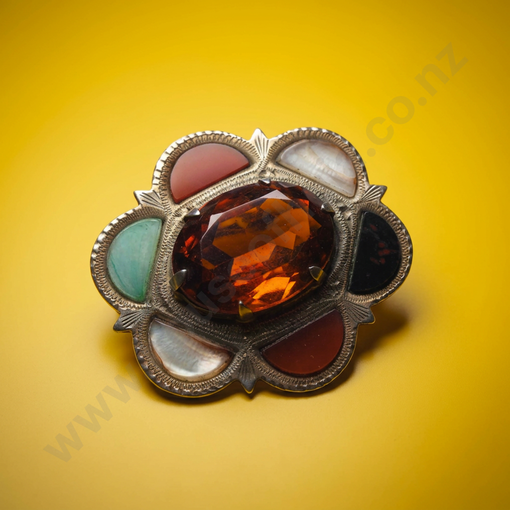 Vintage Scottish Lobed Silver & Agate Brooch Image 1++