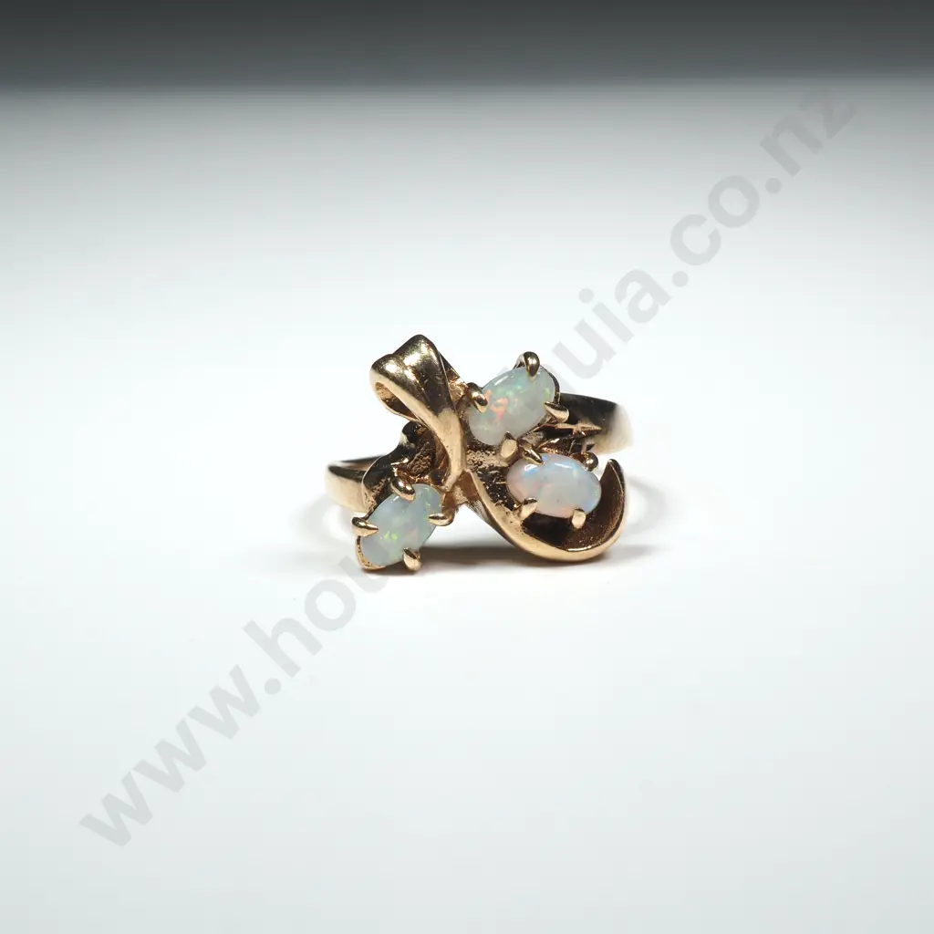 9ct Gold Three Opal Ring Image 1++