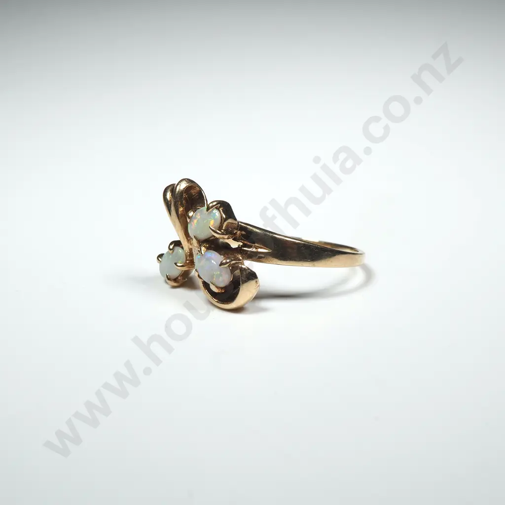 9ct Gold Three Opal Ring Image 1++