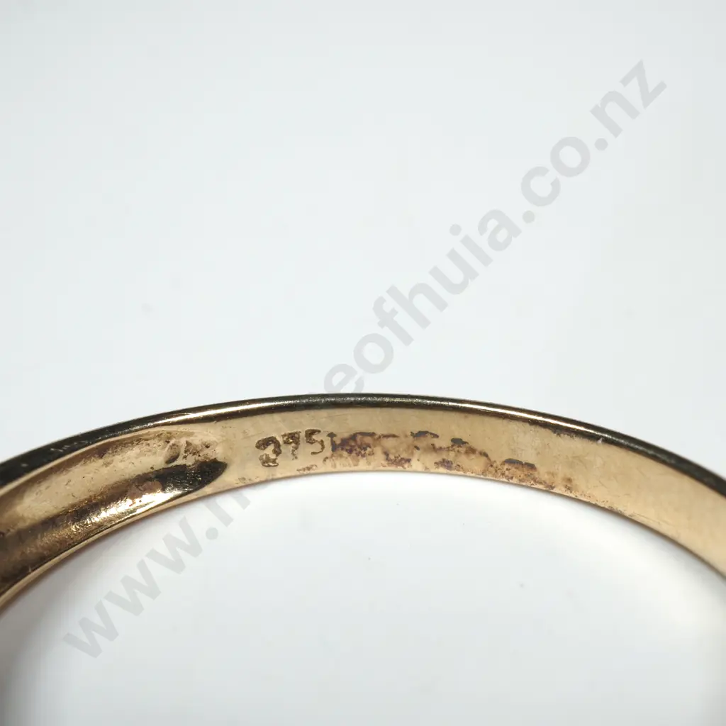 9ct Gold Green Stone & Diamond Ring Image 1++