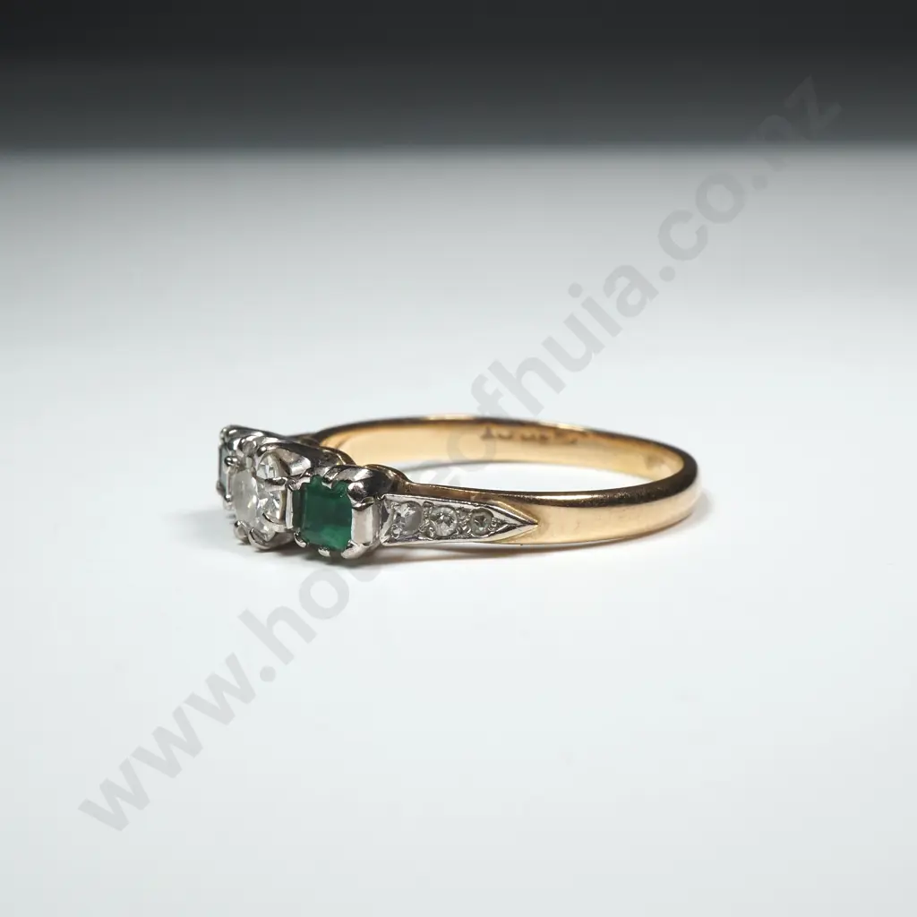 Vintage 18ct Gold Emerald Diamond Ring Image 1++