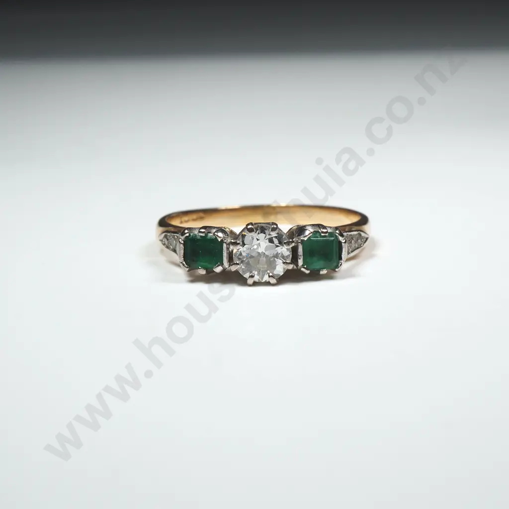 Vintage 18ct Gold Emerald Diamond Ring Image 1++