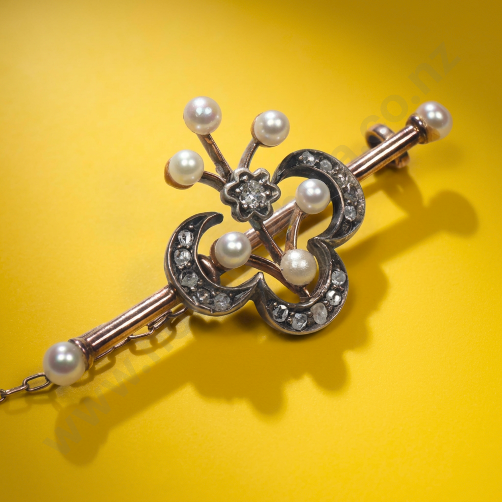 Stunning 9ct Gold Diamond & Pearl Brooch Image 1++