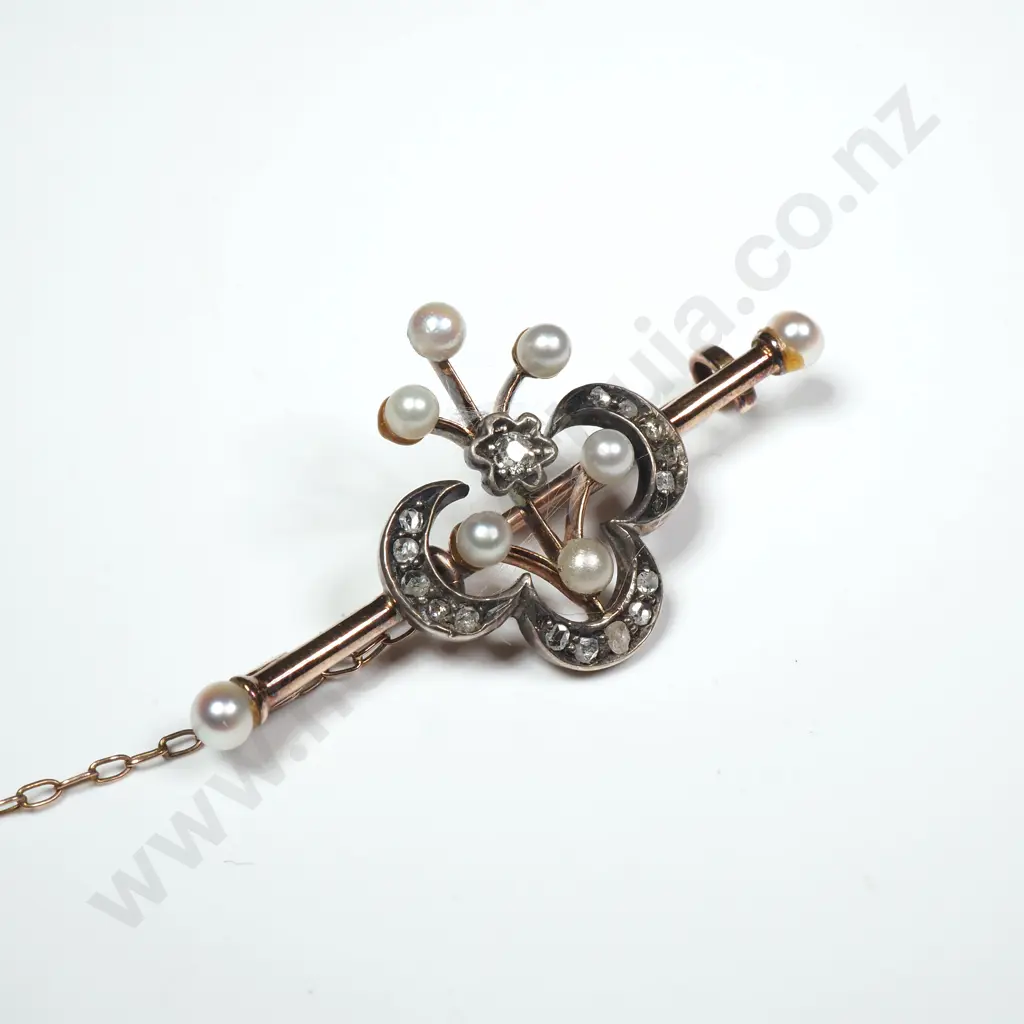 Stunning 9ct Gold Diamond & Pearl Brooch Image 1++