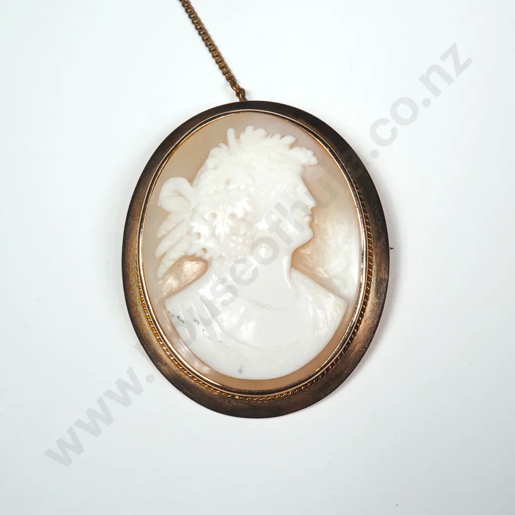 Antique 9ct Gold Cameo Brooch Image 1++