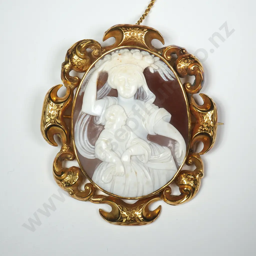 Antique 9ct Gold Cameo Brooch Image 1++