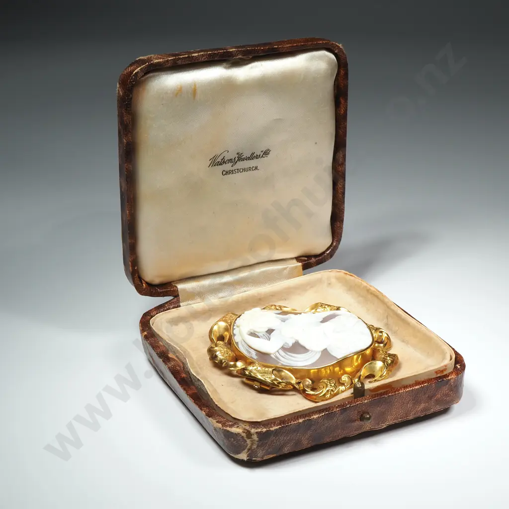 Antique 9ct Gold Cameo Brooch Image 1++
