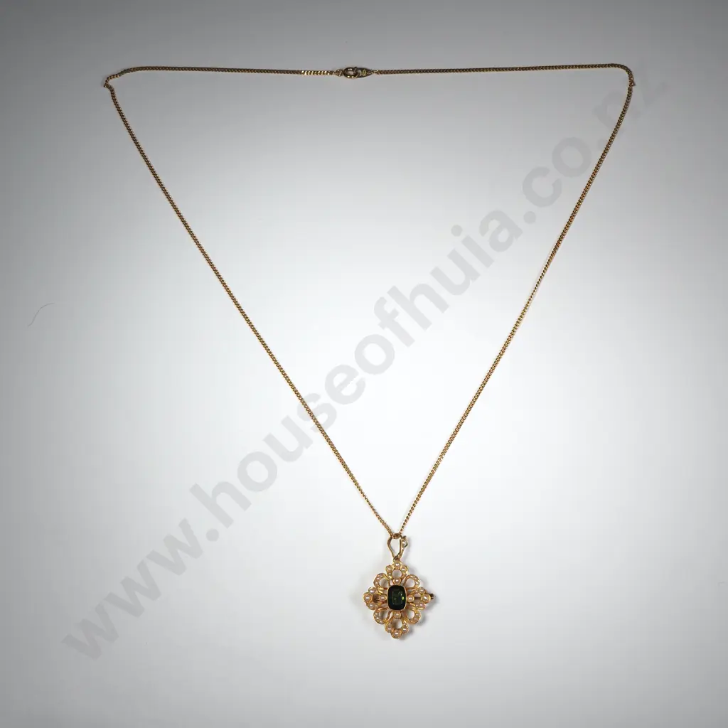 Excellent 15ct Gold Brooch / Pendant w green Gem & Seedpearls on G/P Chain Image 1++