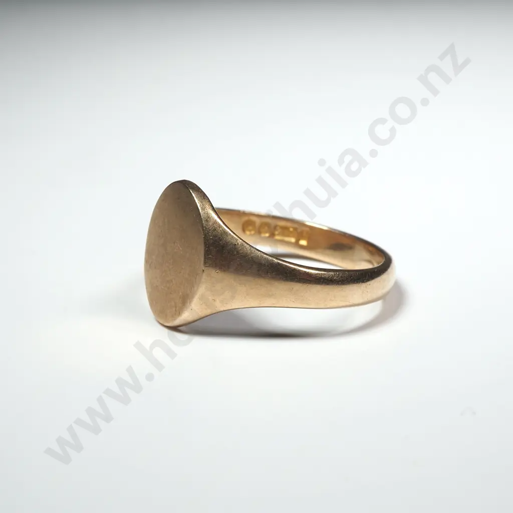9ct Gold Signet Ring w English Hallmarks Image 1++