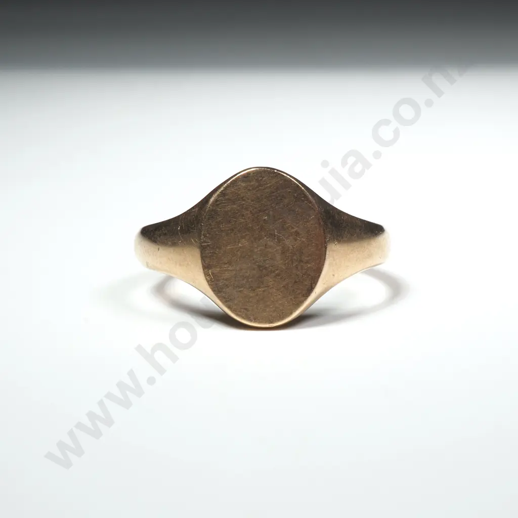 9ct Gold Signet Ring w English Hallmarks Image 1++