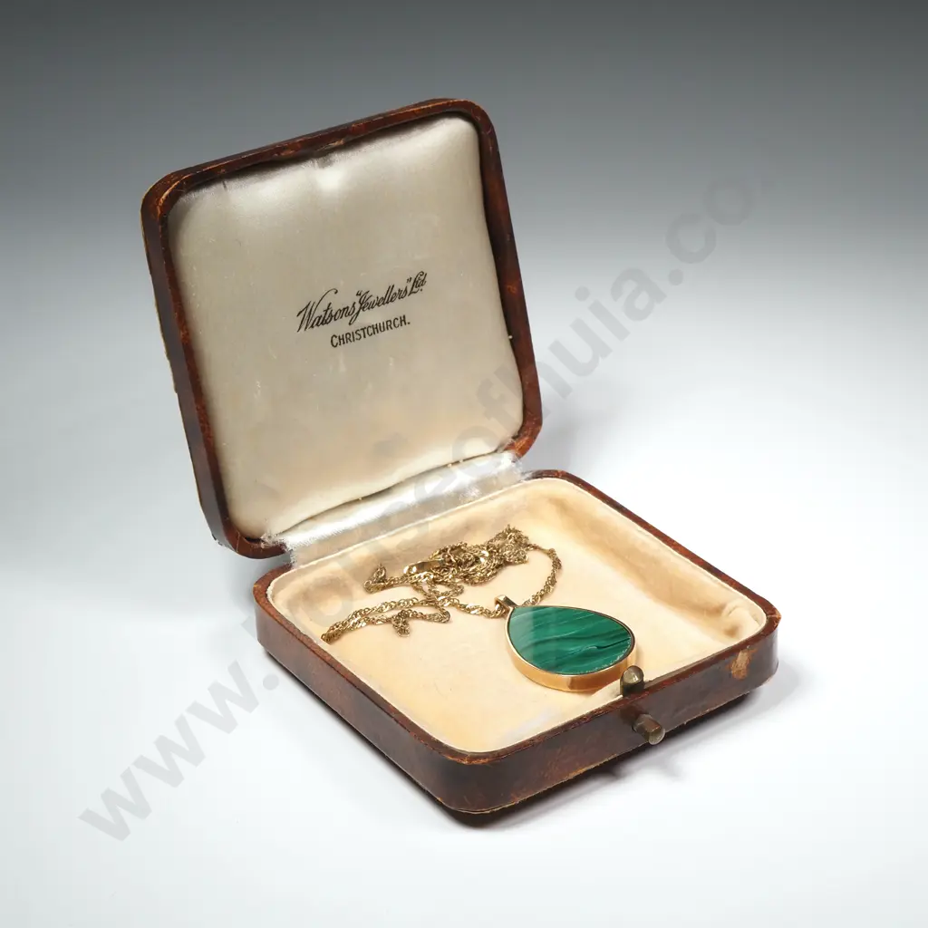 9ct Gold Malachite Pendant on 9ct Gold Twist Chain Image 1++
