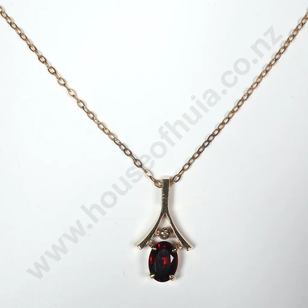 9ct Gold Pendant on G.P Chain Image 1++