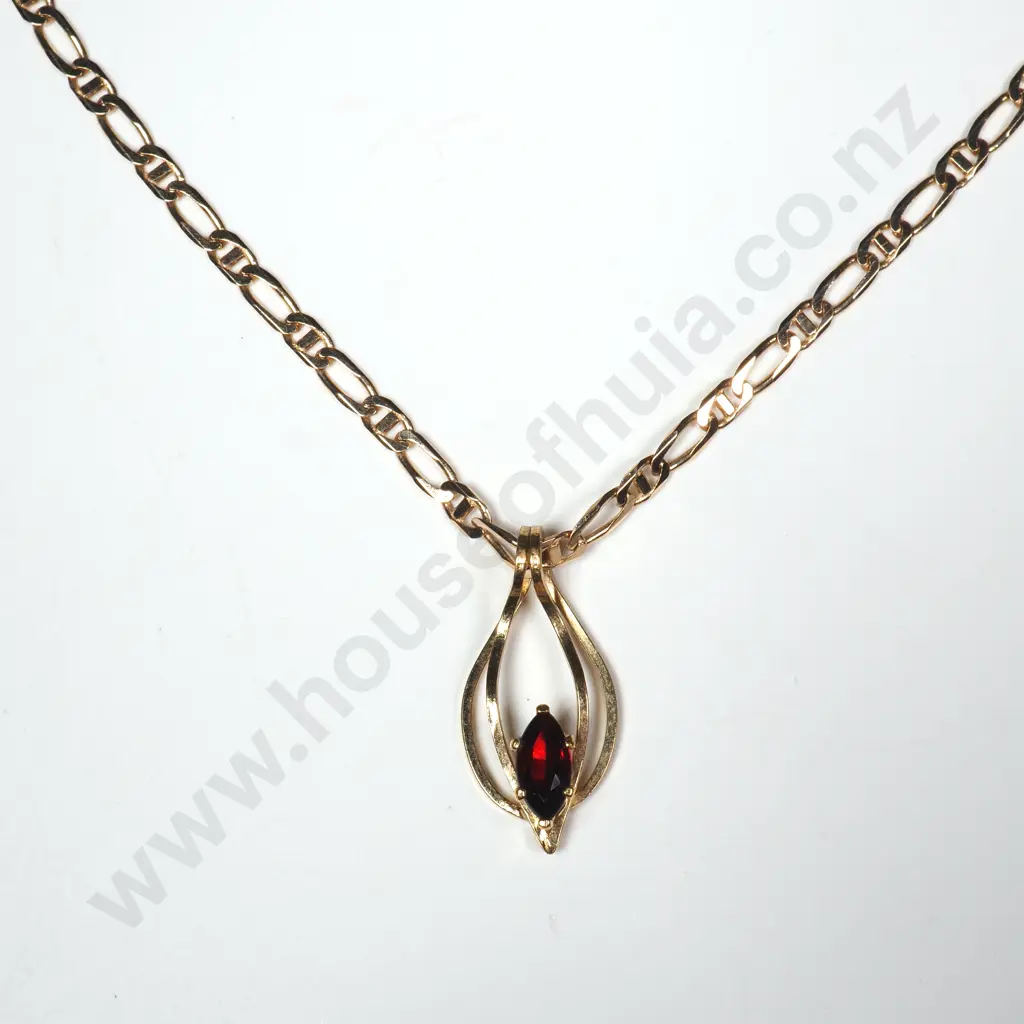 9ct Gold Pendant & Necklace Image 1++