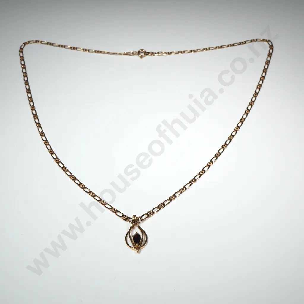 9ct Gold Pendant & Necklace Image 1++
