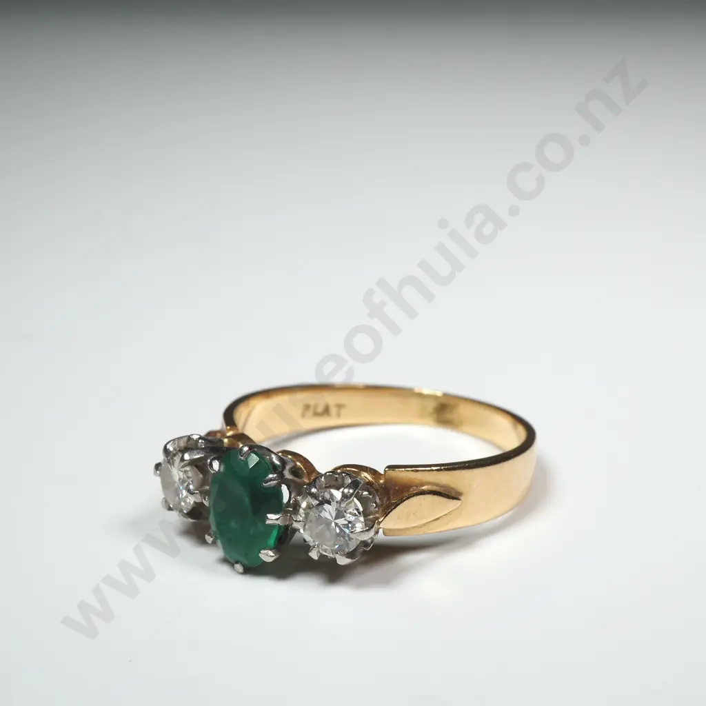 Vintage 18ct Gold Emerald Diamond Ring Image 1++