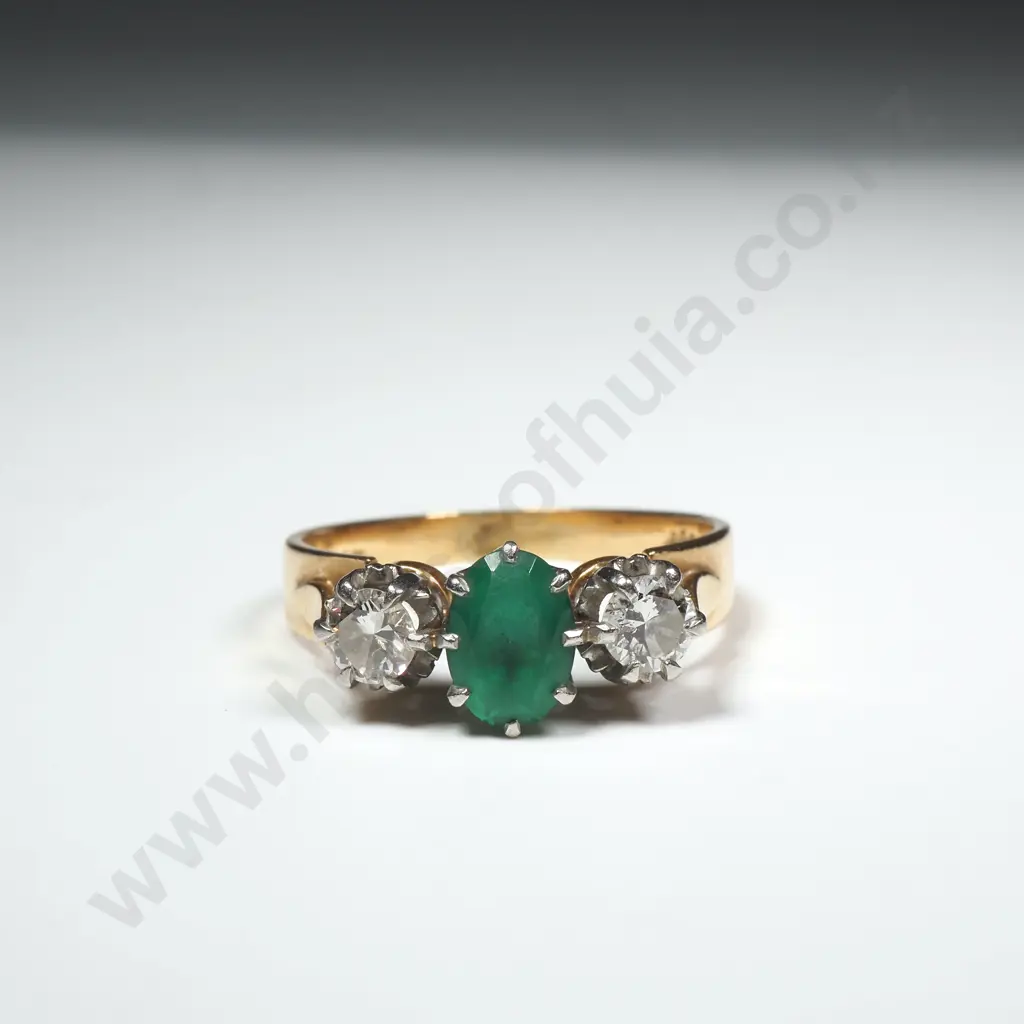 Vintage 18ct Gold Emerald Diamond Ring Image 1++