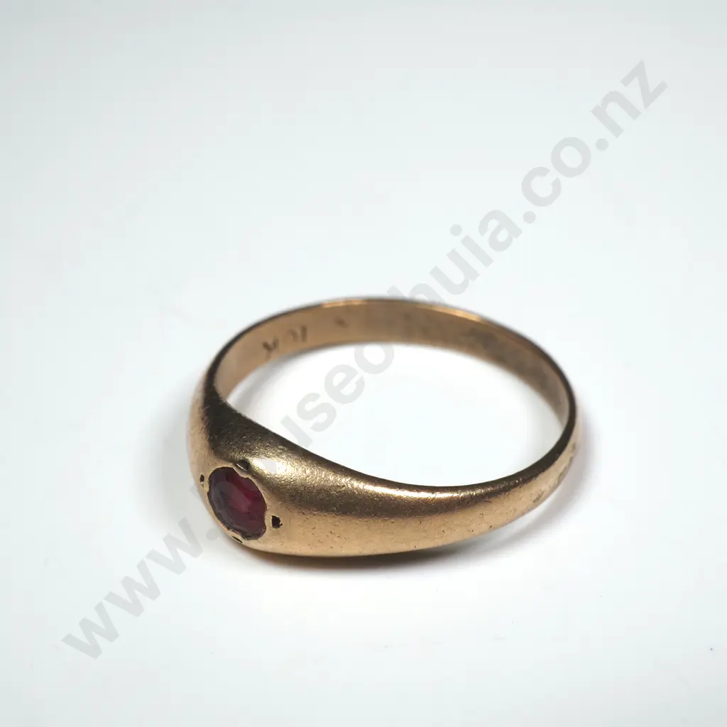 Vintage 10ct Gold Red Gem Ring Image 1++