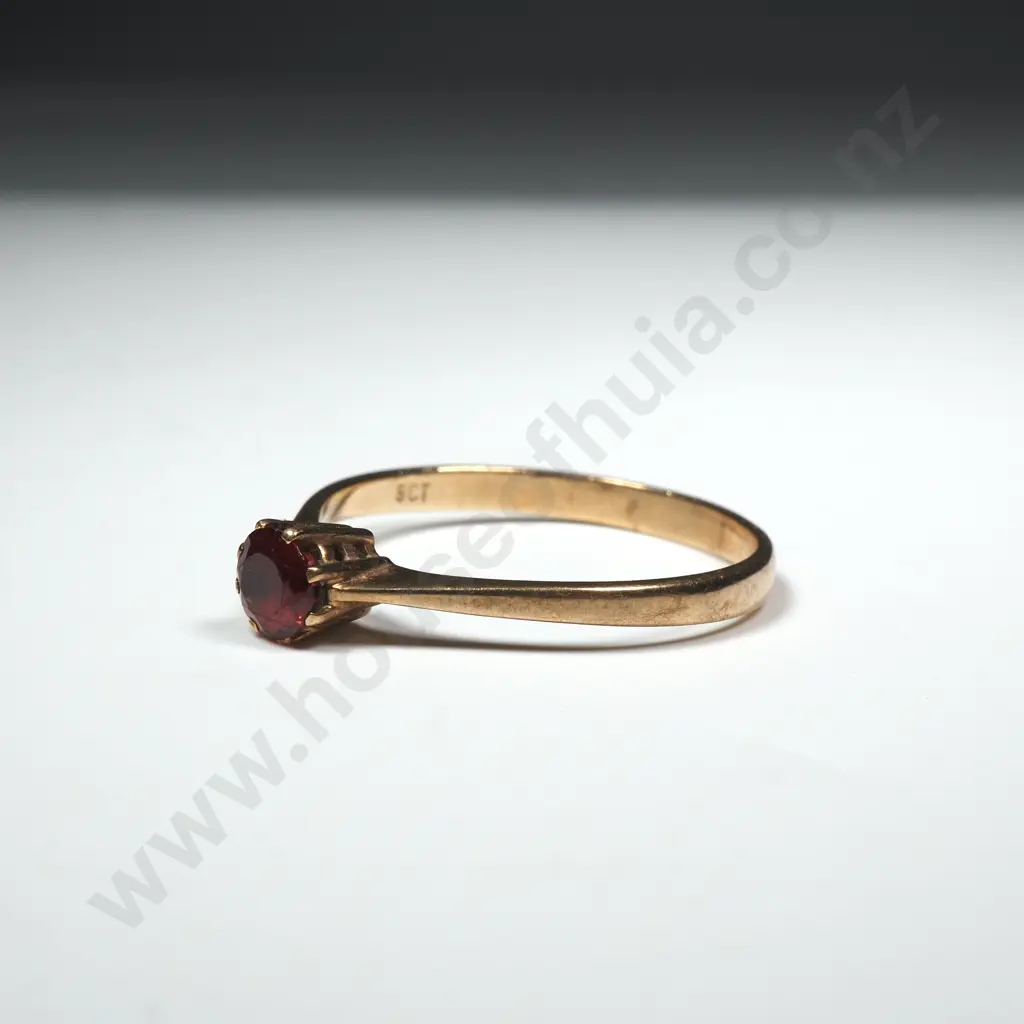 9ct Gold Solitaire Garnet Ring Image 1++