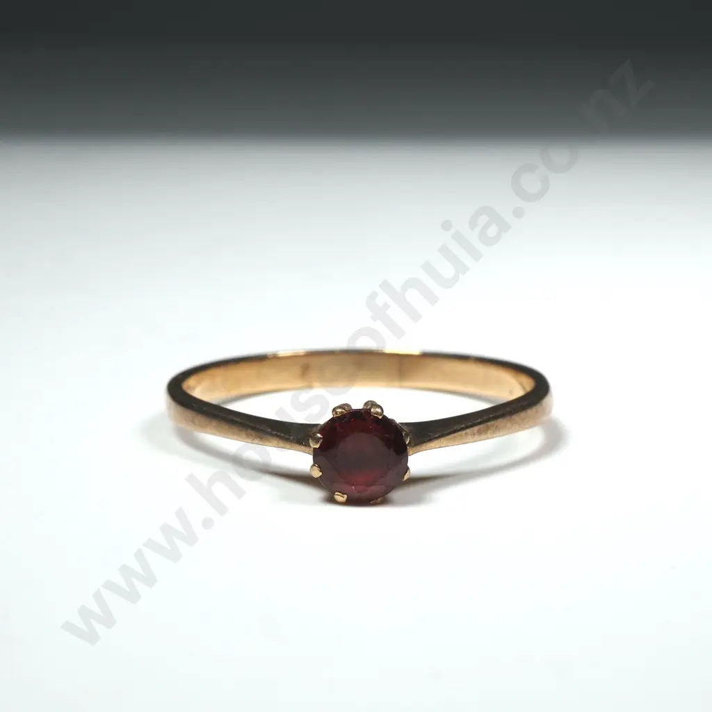 9ct Gold Solitaire Garnet Ring Image 1++