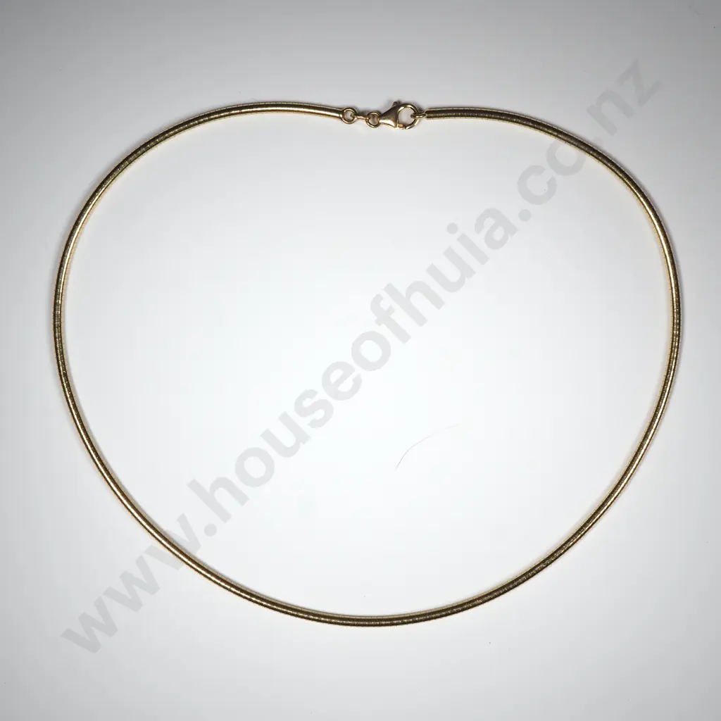 18ct Gold Hollow Omega Necklace - Matches Prior Lot Image 1++
