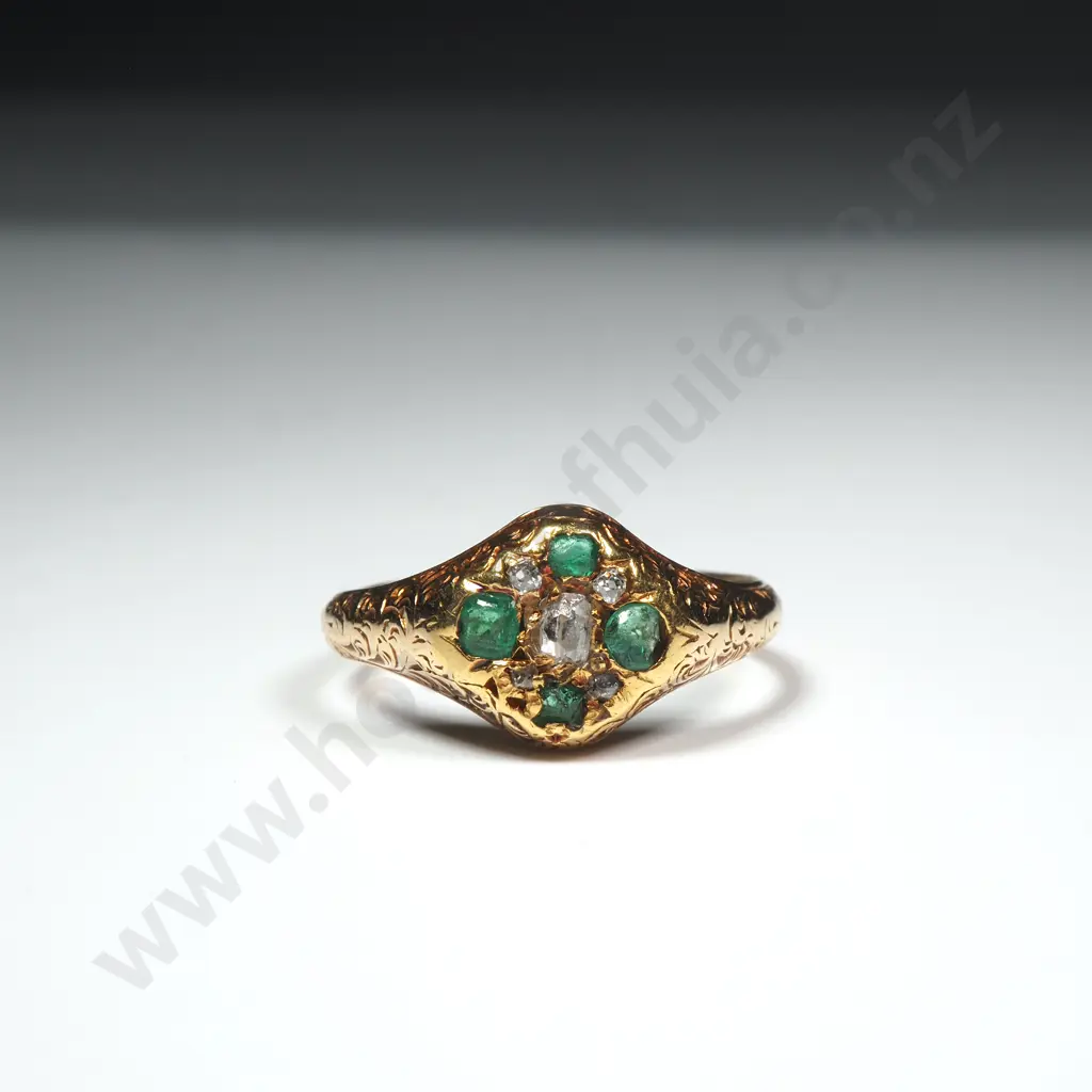 Exceptional Antique 18ct Gold Diamond & Emerald Ring in Period Case Image 1++