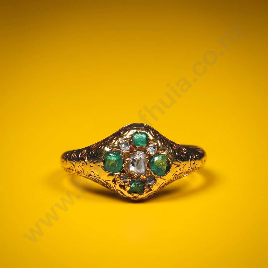 Exceptional Antique 18ct Gold Diamond & Emerald Ring in Period Case Image 1++