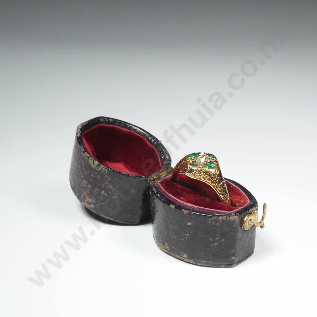 Exceptional Antique 18ct Gold Diamond & Emerald Ring in Period Case Image 1++