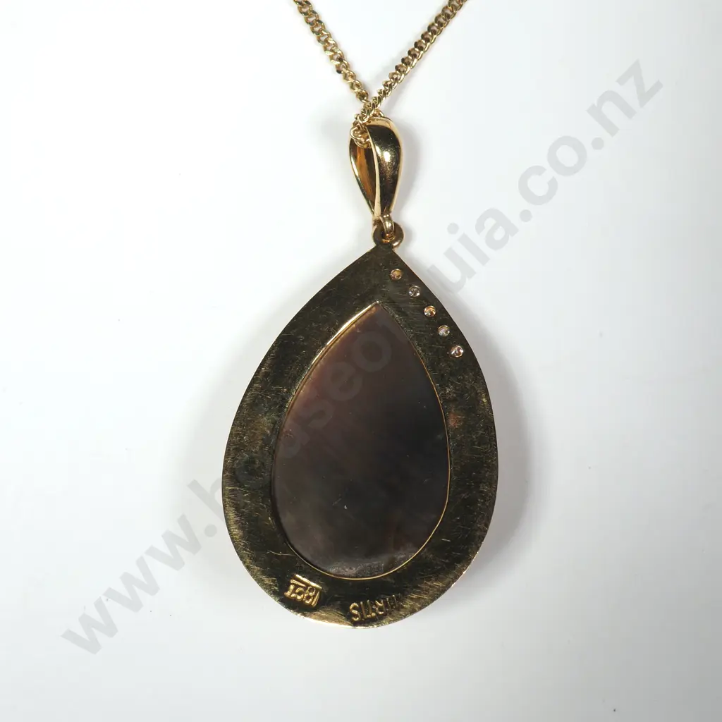 18ct Gold & Paua Pearl Pendant on 18ct Gold Chain Image 1++