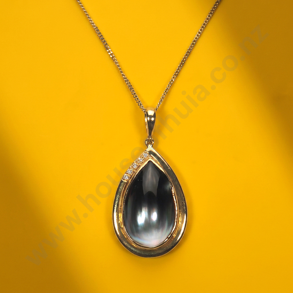 18ct Gold & Paua Pearl Pendant on 18ct Gold Chain Image 1++