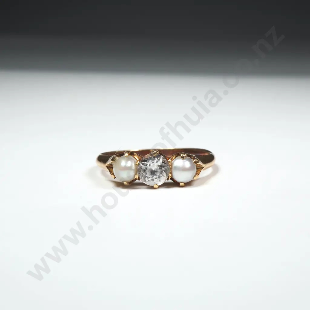 18ct Gold Pearl & White Gem Ring Image 1++