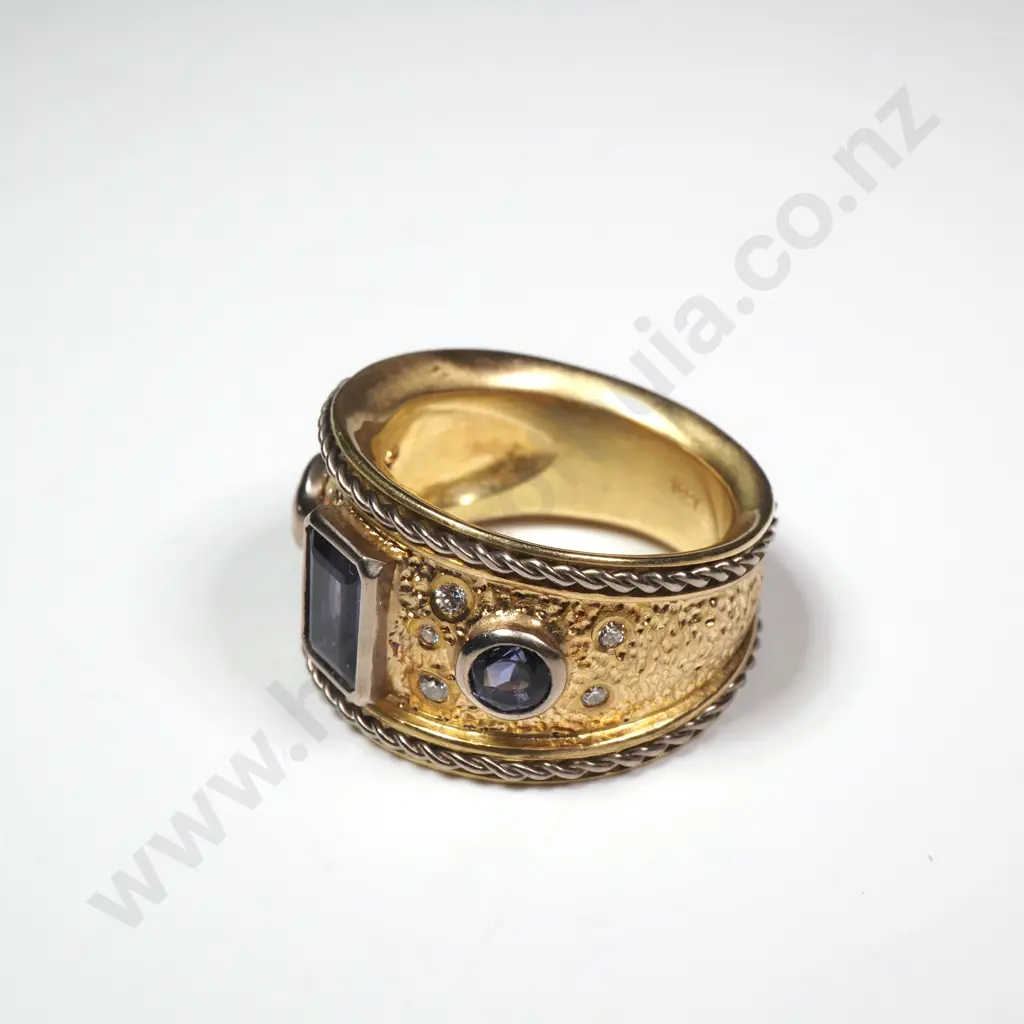 Substantial 18ct Gold & Gemstone Ring Image 1++