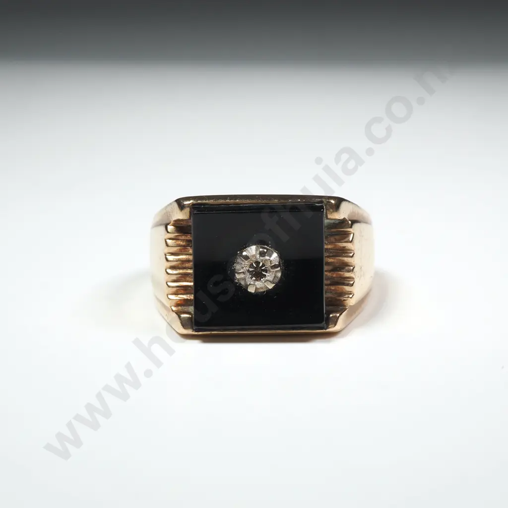 Vintage 9ct Gold Onyx & Diamond Signet Ring Image 1++
