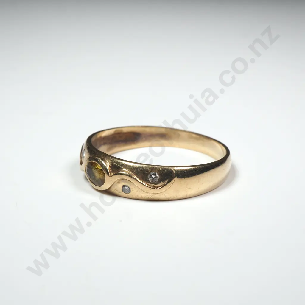 Modern 9ct Gold Green Gem Ring Image 1++